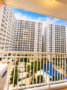 Stylish 1BR Pool View with Netflix Shore Near MOA