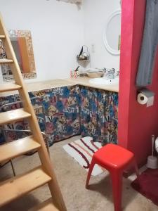 Cozy Apartment in Estinnes – 40 sqm with a fenced garden.