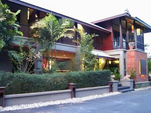 Baan Lapoon Hotel
