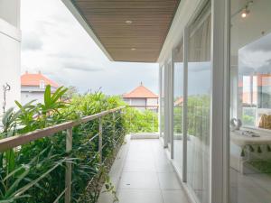 Elegant Modern Retreat in Heart of Berawa Canggu