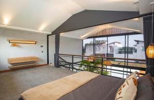 1BR Tropical Villa Seminyak Pool & Home Cinema 2