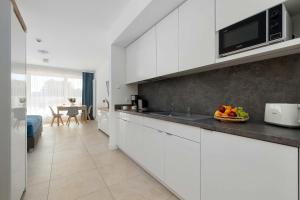 Aquamarina Prima Cozy Studio Near the Beach by Noclegi Renters