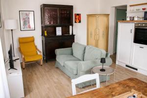 Ines Lake Garden - with private parking & garden