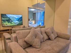 BGC Uptown Parksuites Cosy Hotel Vibe 1BR near Grand Hyatt Uptown Malls and St Lukes