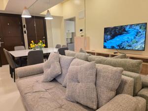 BGC Uptown Parksuites Cosy Hotel Vibe 1BR near Grand Hyatt Uptown Malls and St Lukes