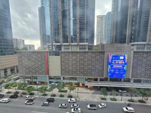 BGC Uptown Parksuites Cosy Hotel Vibe 1BR near Grand Hyatt Uptown Malls and St Lukes