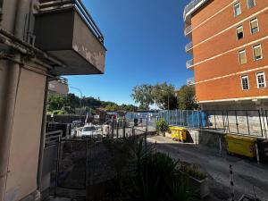 Di Vaios Apartments adiacente metro policlinico