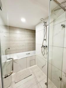 Luxury Apartment Next to Shangri-La with Awesome views