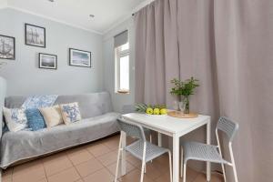 Cozy Pet-Friendly Studio Near the Beach and Downtown by Noclegi Renters