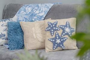 Cozy Pet-Friendly Studio Near the Beach and Downtown by Noclegi Renters