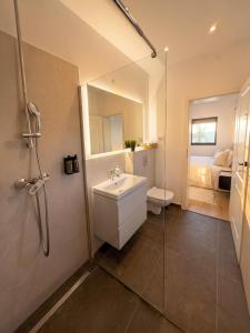 Sol Lake House Snagov - 15 Mins to Airport - Slow Living