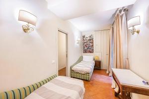 Palazzo Costaguti luxury and terrace up to 6