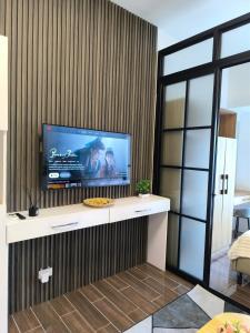 Cosy Flat Pool City View 10 min to City Centre