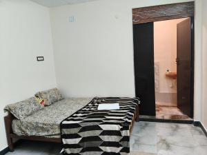 Maha Periyava Kuteeram 6 Adults Budget Stay