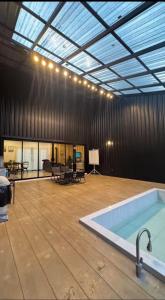 360 Black Cabin - Mountain View & Warm Mineral Pool
