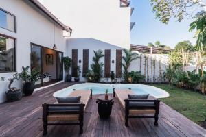 Elegant Tropical Escape Villa with Private Pool Uluwatu
