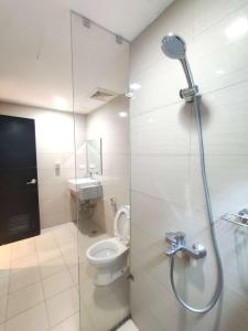 Spacious 2BR Apt with Sofa Beds, Free Pools & Gym Access near MOA, Okada & Airport