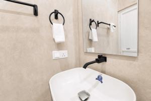 Kmee Eco Transit Hotel