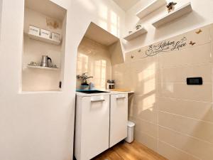 Bright Flat , Air Conditioning , 5 min Train Station