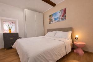 Bright Flat , Air Conditioning , 5 min Train Station