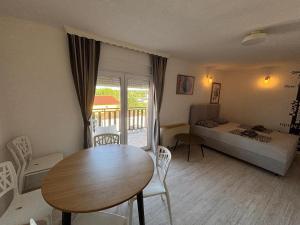 Apartments & Rooms Laganini SEKA