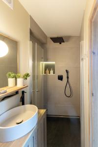 "Le chalet dans le ciel" Small, cozy, and peaceful studio with a dream view