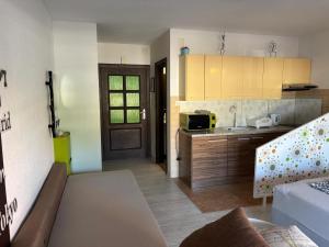 Apartments & Rooms Laganini SARA