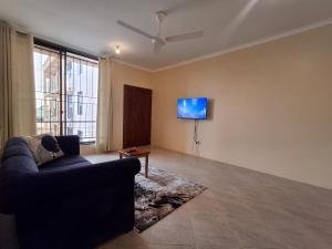 Stunning 2BR in Dar Beach, Dining, Transit Nearby apt no 4