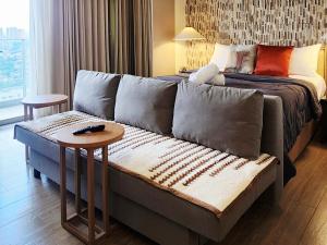 29c BGC Cozy Suite Steps Away From Major Malls with FREE Parking and Gym with Fast Wi-fi