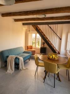 Charming 2-Floor Apartment with Vineyard Views in Morro dAlba