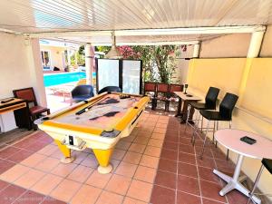 ALGARVE ONE - 8 rooms, 2 kitchens, private pool, billiard table and Beach-Volleyball Court