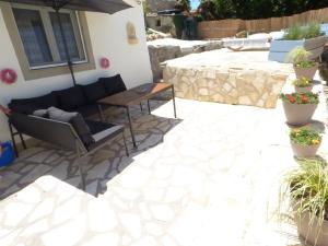 Lovely Studio in Strinilas with its own pool