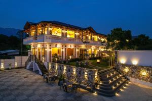 SaffronStays Tikrola Retreat, 2BR Stay with Mountain Views
