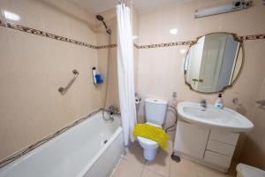 Family Holidays - La Carihuela, Piscina y Parking