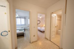 Family Holidays - La Carihuela, Piscina y Parking