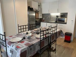 Apt PMR 2 chambres avec parking, proche tram