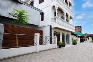 Hotel O near Masjid Raya Al-Mashun formerly Hotel Wisma Yuli