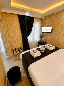 Honey Hotel
