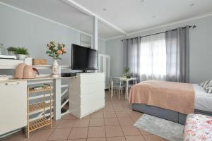 Functional & Cozy Studio Close to the Beach and Downtown by Noclegi Renters