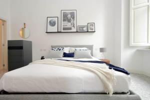 Apartment Place Art by Luxury Getaways