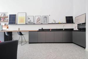 Apartment Place Art by Luxury Getaways