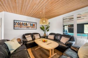 Large Pool House With Spa, Sauna And Lovely Outdoor Areas