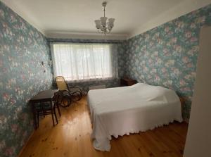 Spacious 2 BR apartment near beach