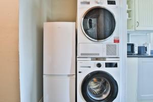 Modern Birchgrove 2BR Apartment Near City Centre