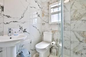 Modern Birchgrove 2BR Apartment Near City Centre