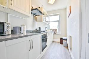 Modern Birchgrove 2BR Apartment Near City Centre