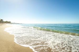 B-Apartamento 2 dormitorios con vistas panorámicas al Mediterráneo -Paseo Marítimo Marbella