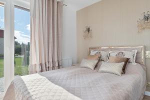 Ekskluzywny Apartament Blisko Morza z Ogródkiem i Klimatyzacją by Renters Prestige