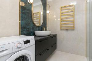 Ekskluzywny Apartament Blisko Morza z Ogródkiem i Klimatyzacją by Renters Prestige