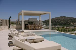 Celestial Villas, Heated Pools, Walk to Shops & Dining, by ThinkVilla